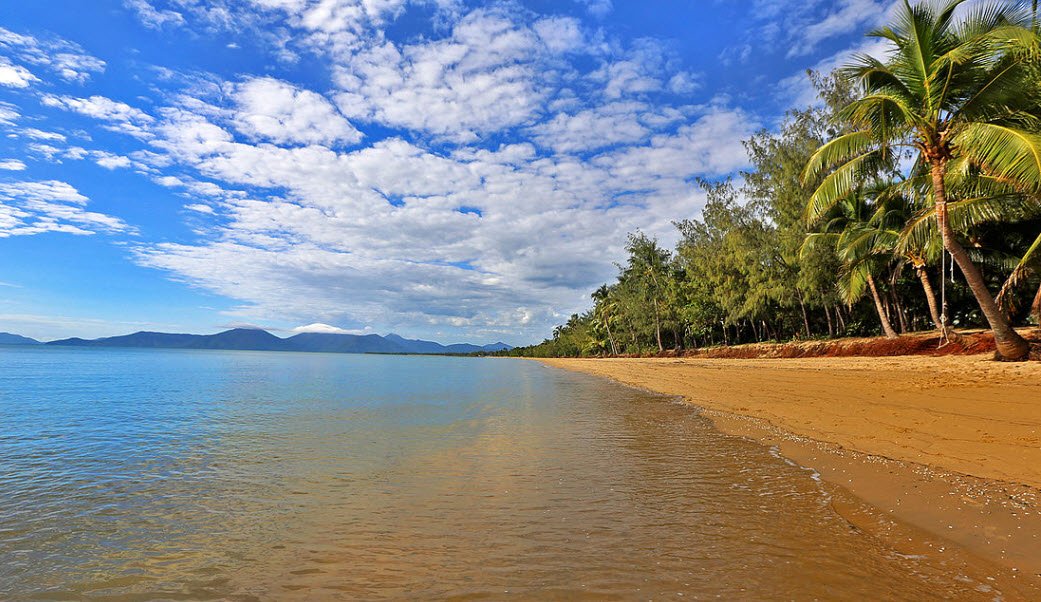 Holloways Beach, Australia
